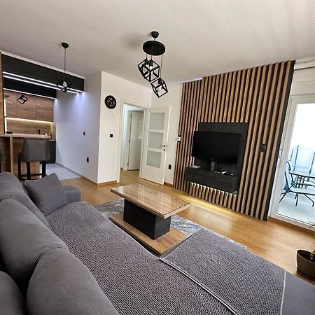 Stan Na Dan Viktor-Lukavica Apartment Сараево Екстериор снимка