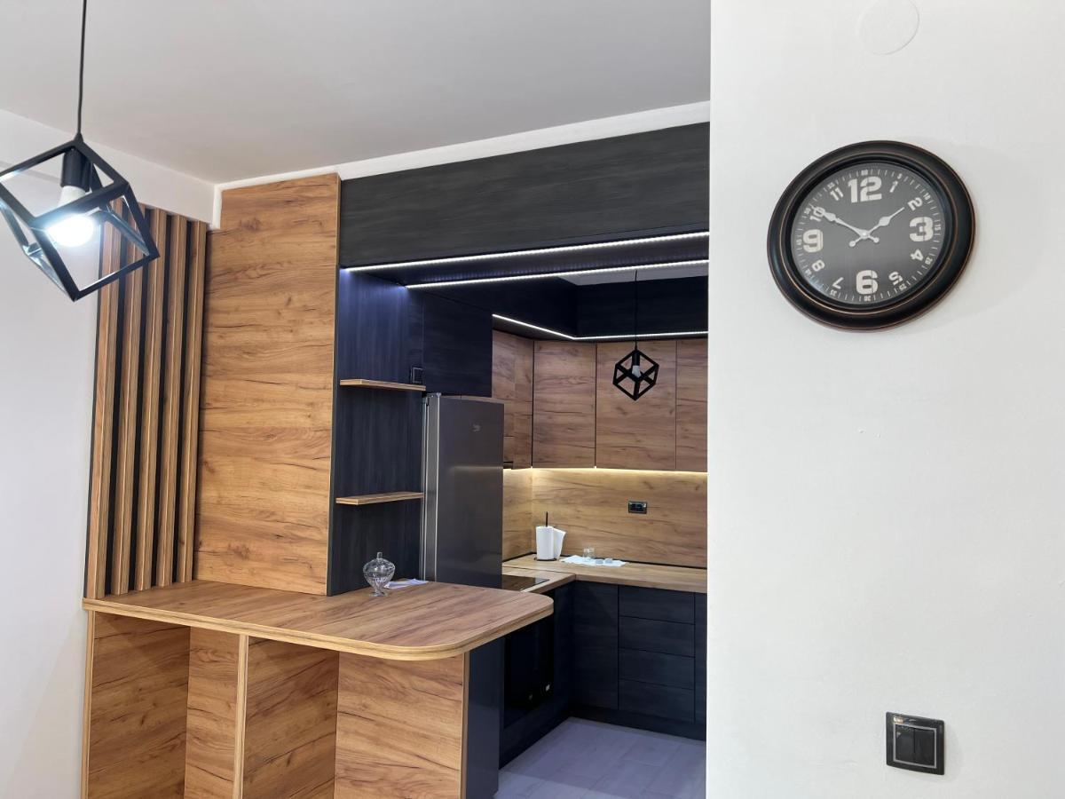 Stan Na Dan Viktor-Lukavica Apartment Сараево Екстериор снимка