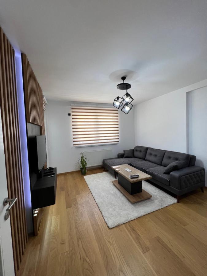 Stan Na Dan Viktor-Lukavica Apartment Сараево Екстериор снимка
