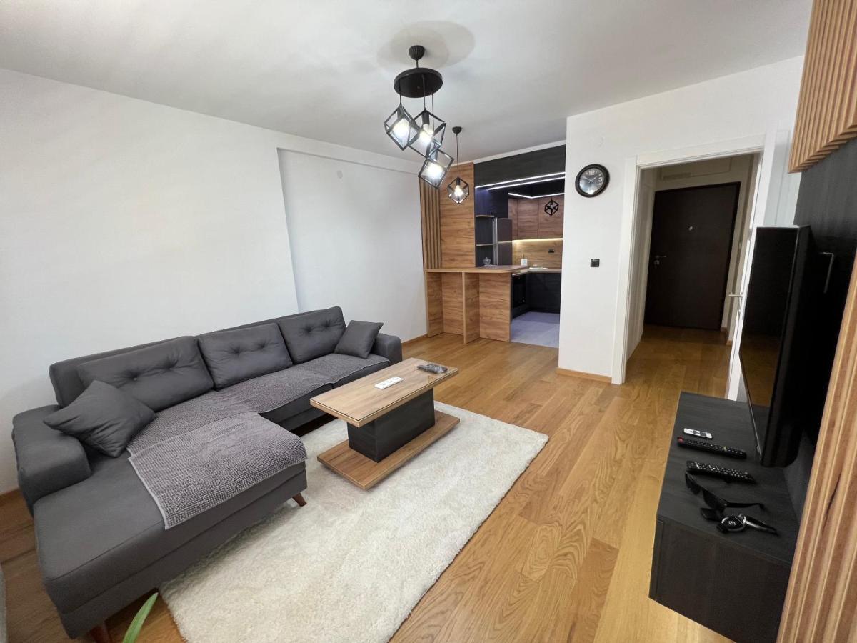 Stan Na Dan Viktor-Lukavica Apartment Сараево Екстериор снимка