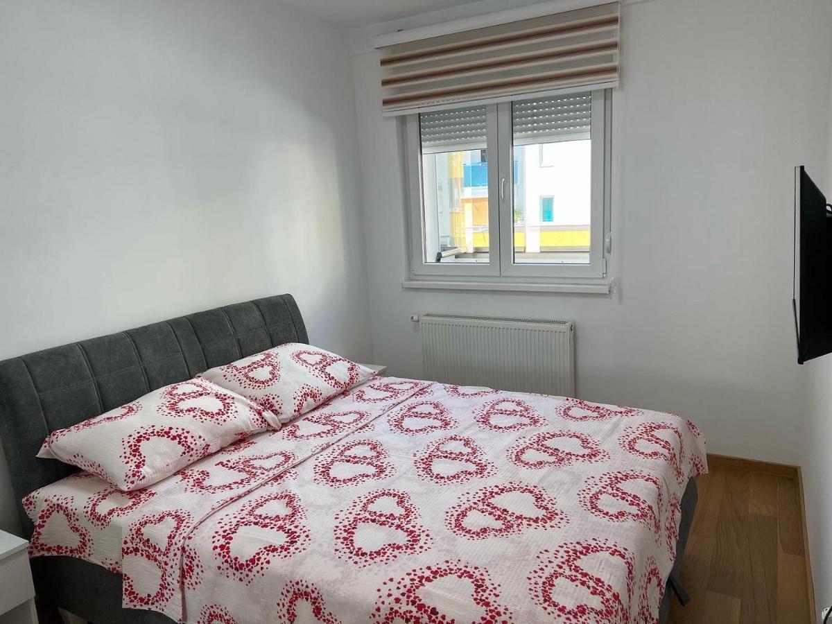 Stan Na Dan Viktor-Lukavica Apartment Сараево Екстериор снимка
