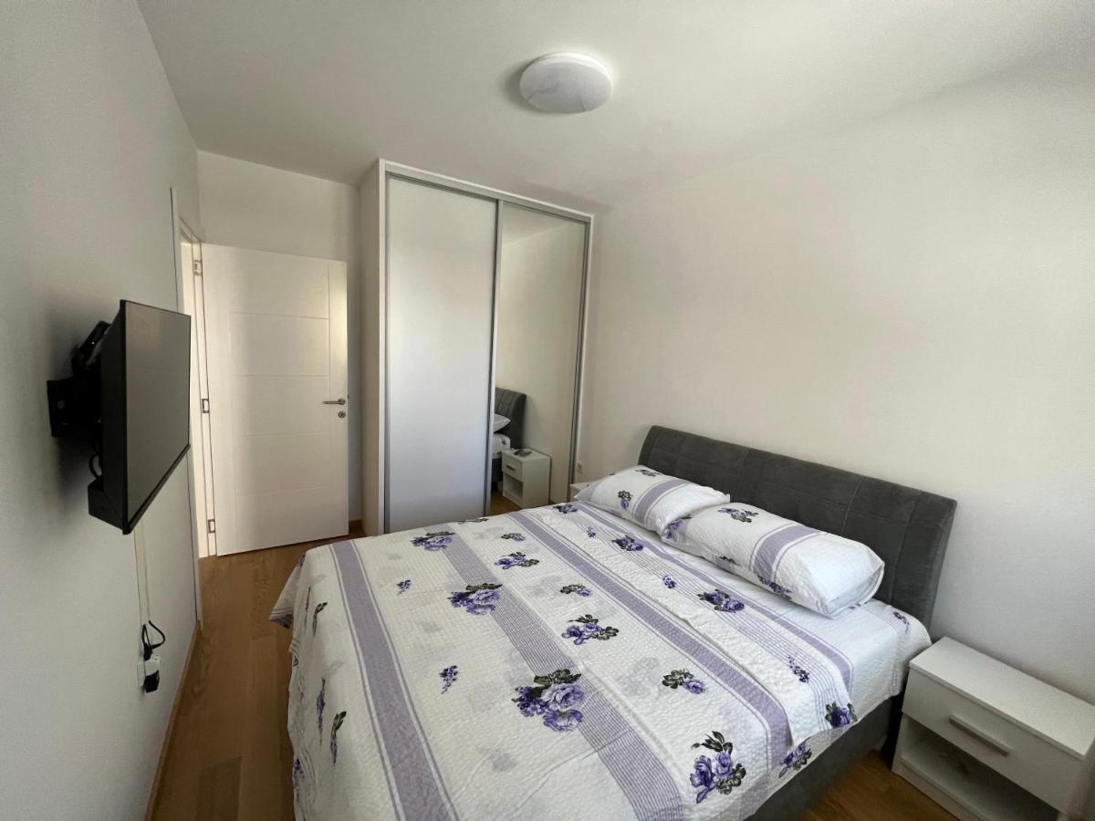 Stan Na Dan Viktor-Lukavica Apartment Сараево Екстериор снимка