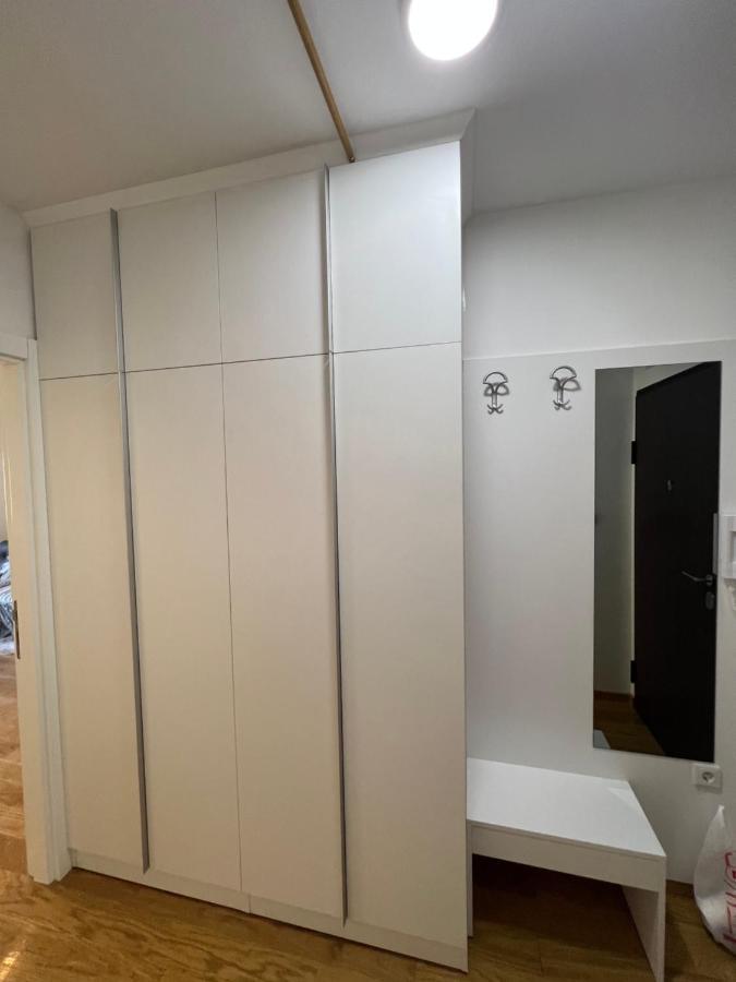 Stan Na Dan Viktor-Lukavica Apartment Сараево Екстериор снимка
