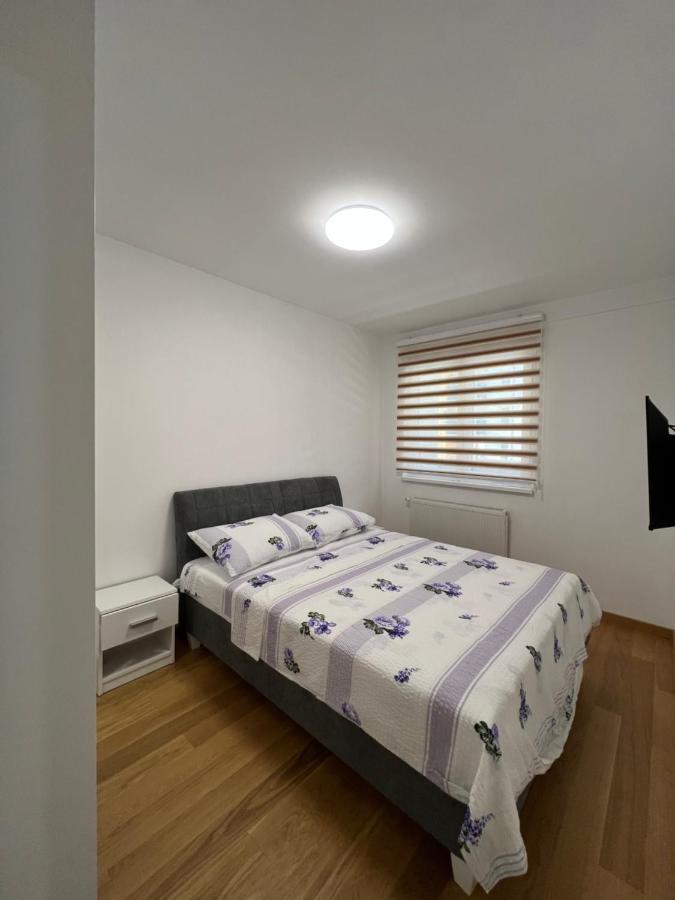 Stan Na Dan Viktor-Lukavica Apartment Сараево Екстериор снимка