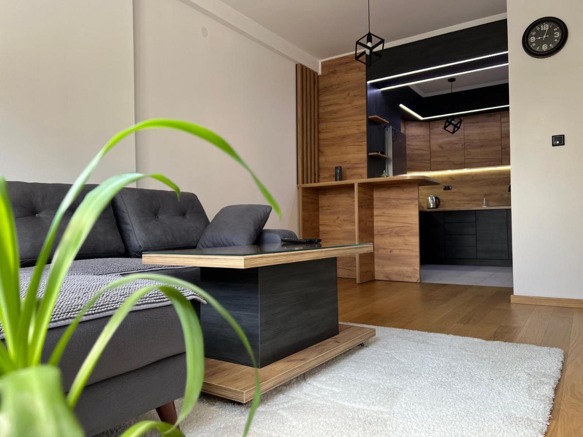 Stan Na Dan Viktor-Lukavica Apartment Сараево Екстериор снимка