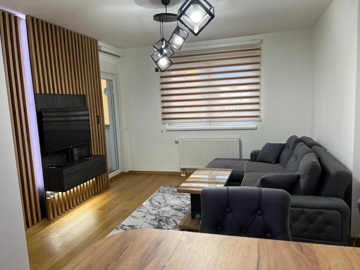 Stan Na Dan Viktor-Lukavica Apartment Сараево Екстериор снимка