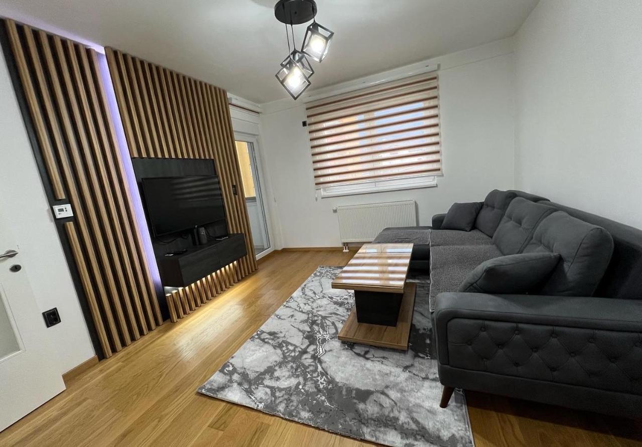 Stan Na Dan Viktor-Lukavica Apartment Сараево Екстериор снимка
