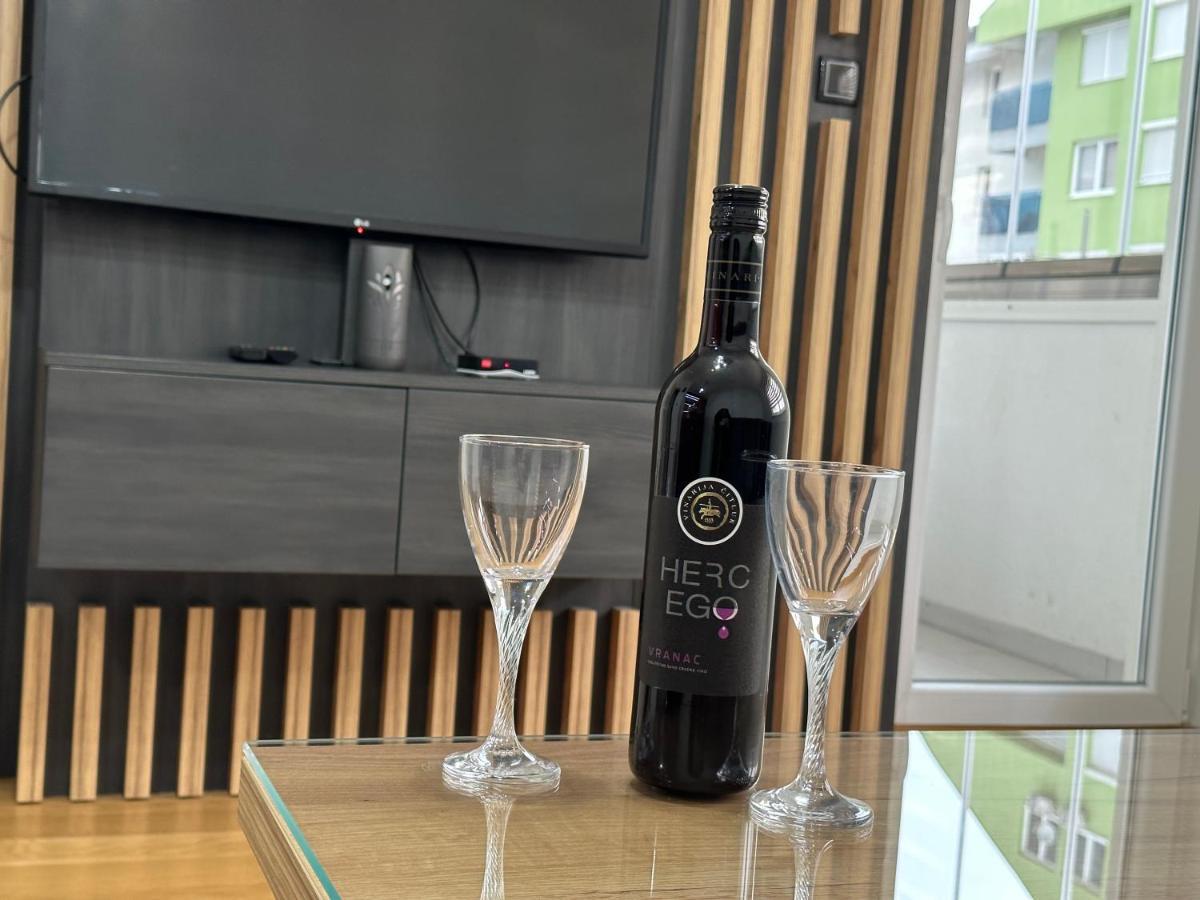Stan Na Dan Viktor-Lukavica Apartment Сараево Екстериор снимка