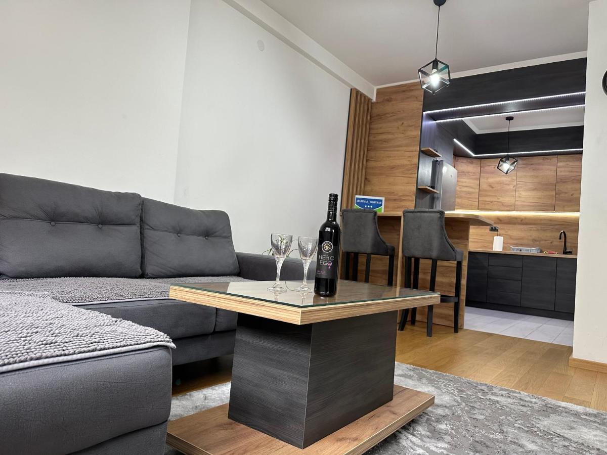 Stan Na Dan Viktor-Lukavica Apartment Сараево Екстериор снимка