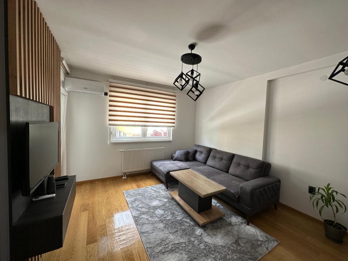 Stan Na Dan Viktor-Lukavica Apartment Сараево Екстериор снимка