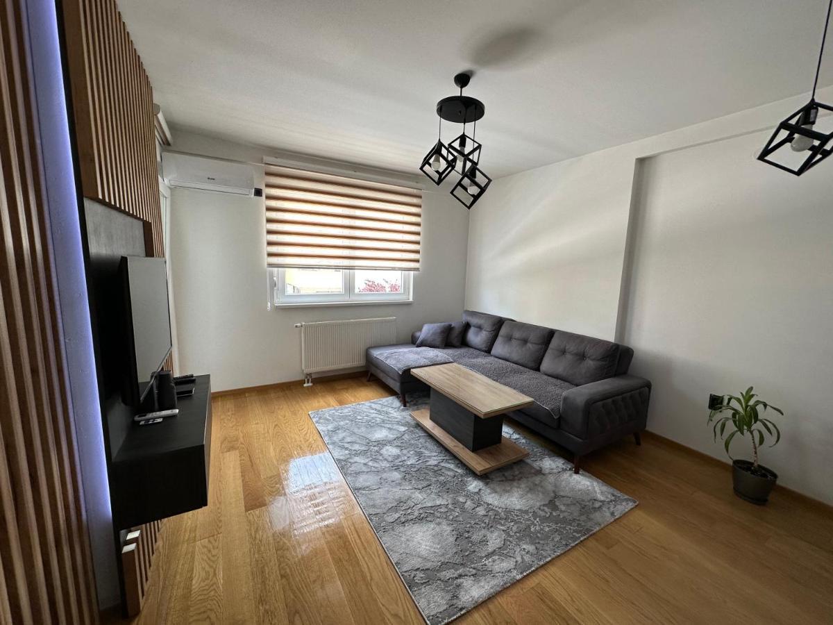 Stan Na Dan Viktor-Lukavica Apartment Сараево Екстериор снимка