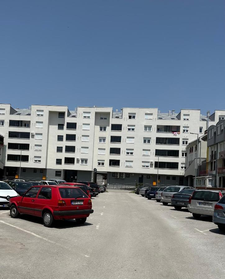 Stan Na Dan Viktor-Lukavica Apartment Сараево Екстериор снимка